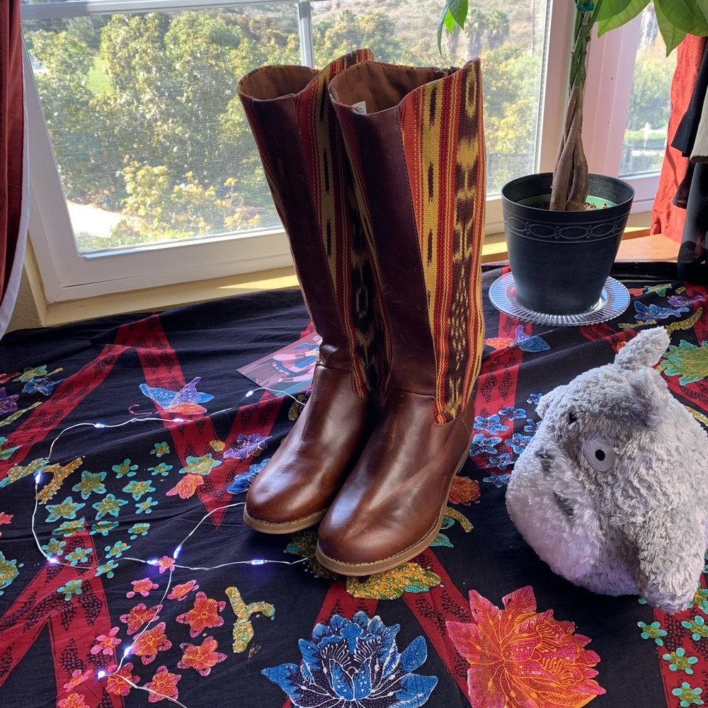 Brown Reef Pattern Boots